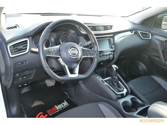 Nissan Qashqai 1.5 dCi Tekna Image 4