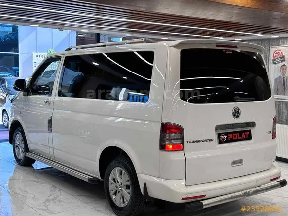 Volkswagen Transporter 2.0 TDI Camlı Van Image 2