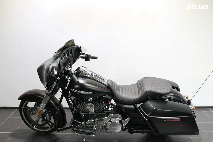 Harley-Davidson FLHXS Image 1